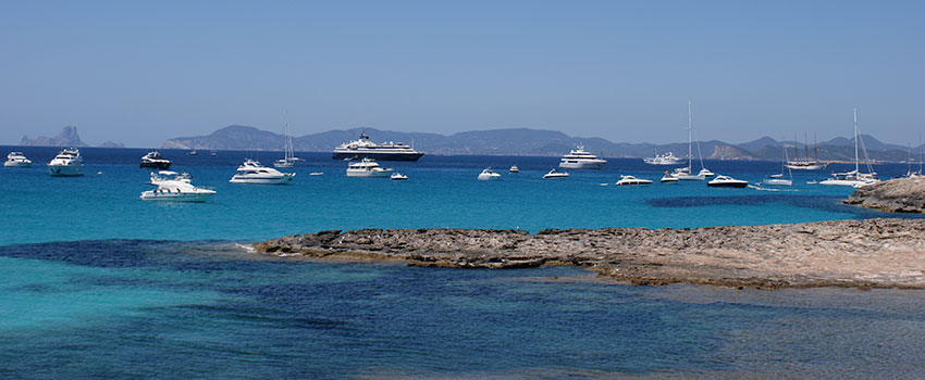 Cala de Formentera en velero de alquiler