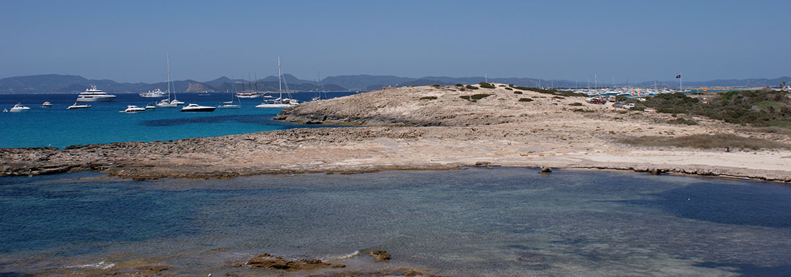 Vistas de veleros en Formentera